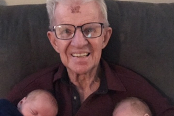 Фотография дедушки с внуками в Инстаграм* помогла диагностировать рак кожи