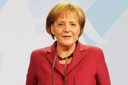 «Связано с двумя вещами»: Ангела Меркель раскрыла причины своих приступов дрожи