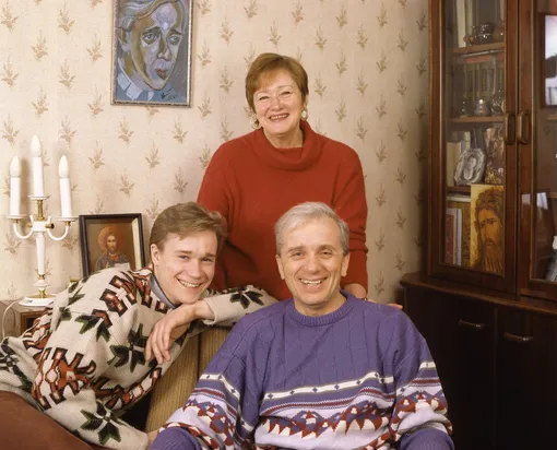 Евгений Стеблов с первой женой Татьяной и сыном Сергеем в 2002 году