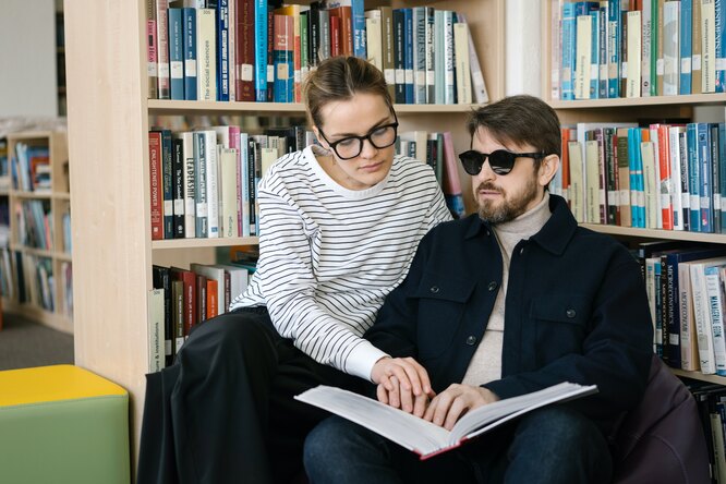 «Слепота — не помеха»: как без зрения и слуха работать и наслаждаться жизнью «Слепота — не помеха»: как без зрения и слуха работать и наслаждаться жизнью