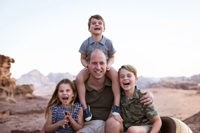 Принц Уильям с детьми - фото в честь дня отца