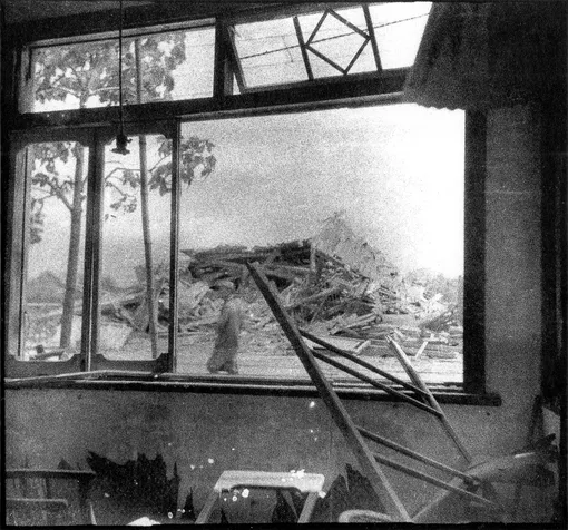 Вид на Хиросиму из дома Мацусигэ. Время около 14.00, 6 августа 1945 года