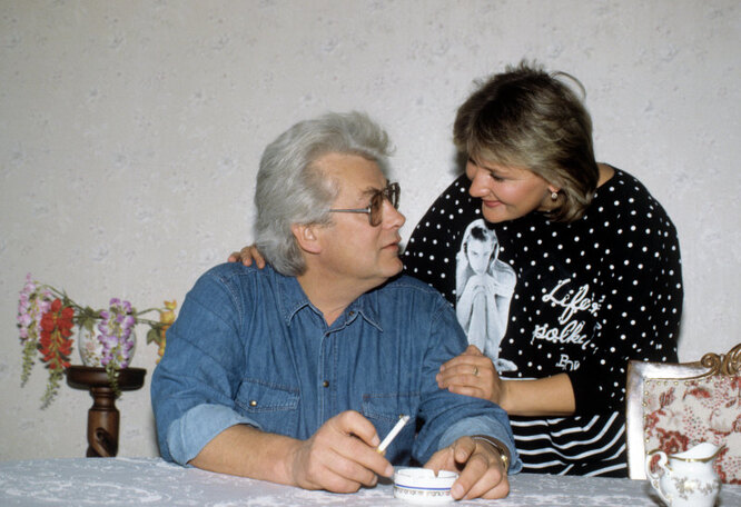 Аллан Чумак, известный экстрасенс дома с женой Светланой