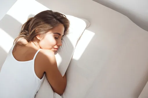 Девушка спит, как ускорить метаболизм в организме