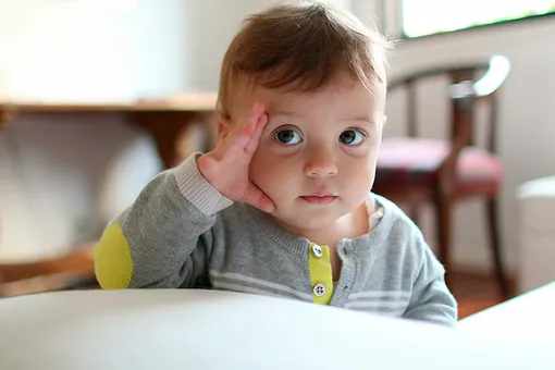 Как отучить ребенка трогать лицо во время эпидемии?