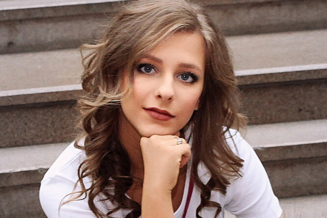 «Папина дочка — отличница!»: Лиза Арзамасова получает красный диплом «Папина дочка — отличница!»: Лиза Арзамасова получает красный диплом