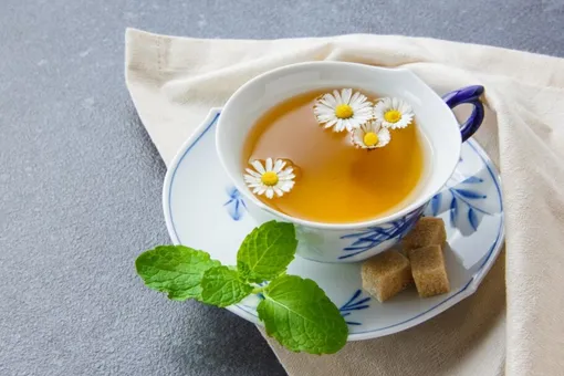 Ромашковый чай успокаивает нервы