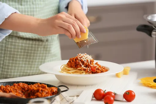 Как правильно есть спагетти: 3 совета от педагога по этикету