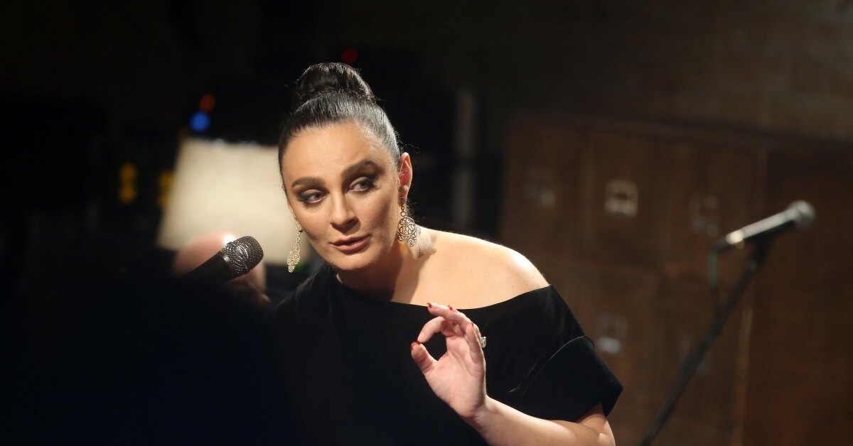 Елена Ваенга показала экологически чистые овощи
