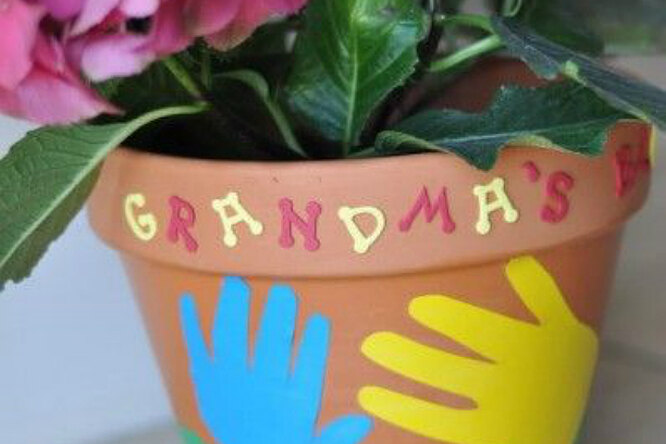 Что подарить бабушке на 8 марта