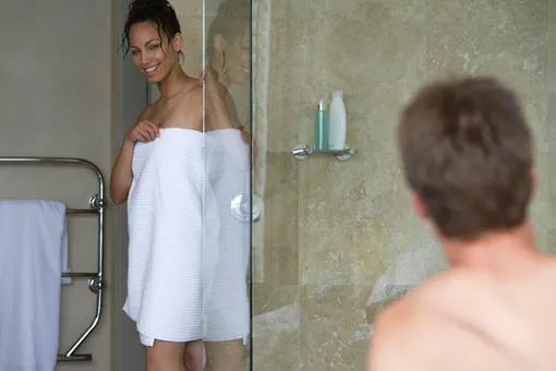Мыться по очереди: 10 причин не ходить вместе с мужчиной в душ