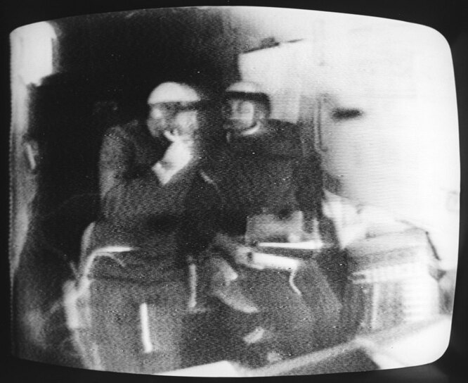 Летчики-космонавты Георгий Добровольский и Владислав Волков, члены экипажа космического корабля «Союз-11», в лабораторном отсеке научной орбитальной станции «Салют» Летчики-космонавты Георгий Добровольский и Владислав Волков, члены экипажа космического корабля «Союз-11», в лабораторном отсеке научной орбитальной станции «Салют»