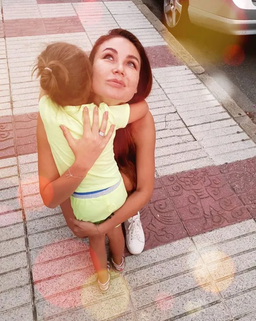 Ляйсан Утяшева с дочерью Софией фото