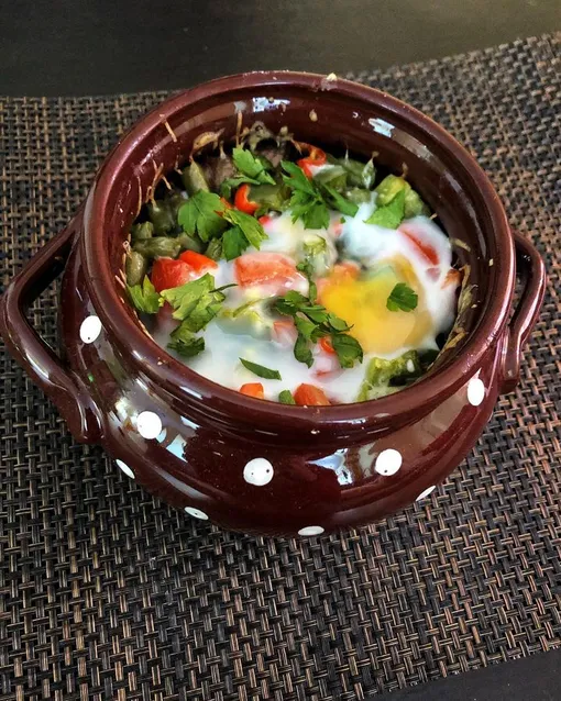 Гювеч овощи в горшочке с яйцом фото рецепт