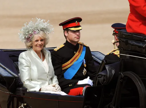 Герцогиня Корнуольская, принц Уильям и принц Гарри прибывают на парад Trooping The Colour в 2008 году