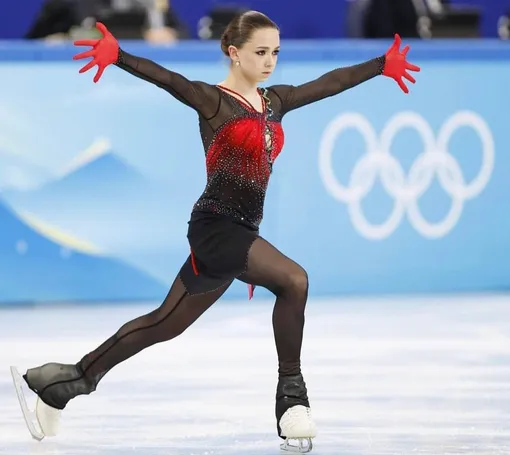 Камила Валиева на командном турнире на Олимпиаде в Пекине в 2022 году