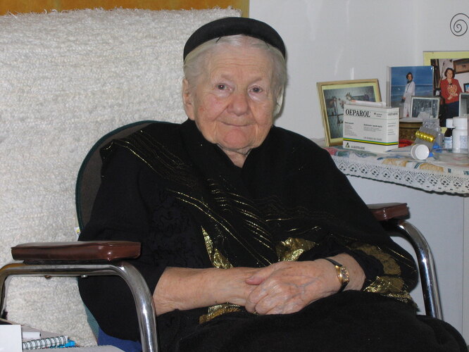 Ирена Сендлерова в клинике гериатрической реабилитации Ордена госпиталитов св. Иоанна Божьего в Варшаве. 2005