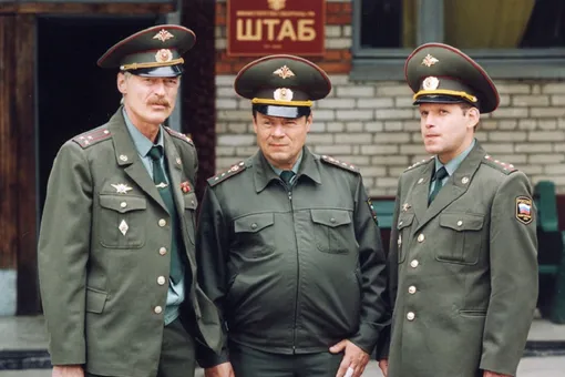 Как изменились звезды сериала «Солдаты»: Алексей Маклаков выложил фото с Борисом Щербаковым