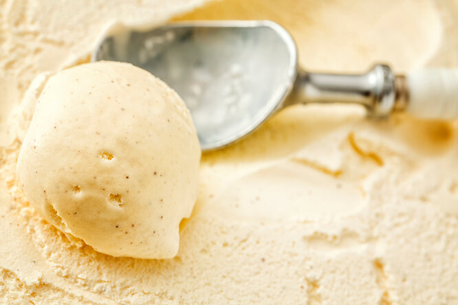 Мороженое ванильное с кленовым сиропом