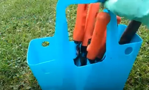 Пластиковая сумка для садовых и огородных инструментов