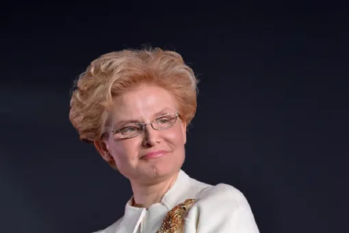 «Царевна-Лебедь»: 57-летняя Елена Малышева кардинально изменила имидж