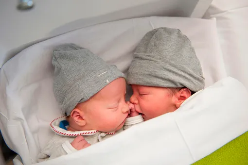 «Обещала родить ему»: близнецы появились на свет через 3 года после смерти отца
