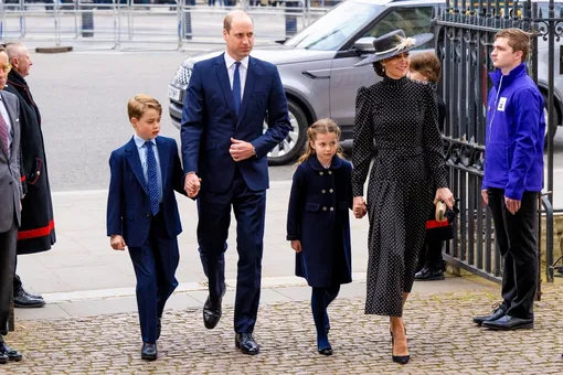 принц и принцесса Уэльские с детьми