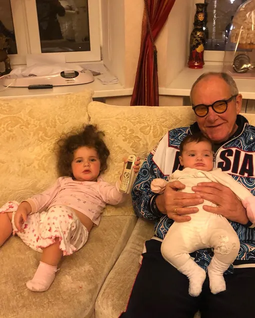 Эммануил Виторган с дочерьми