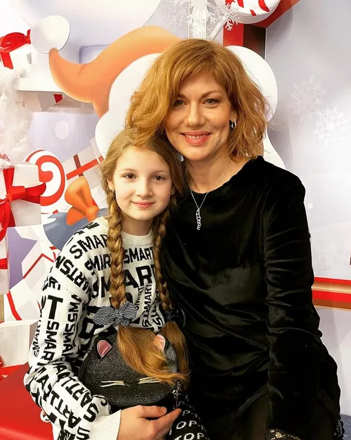 Елена Бирюкова с дочерью Аглаей фото