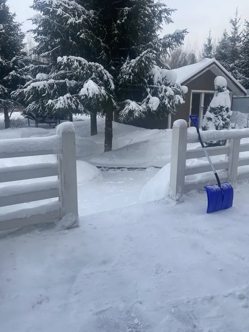 как очищать снег снегоуборочной лопатой