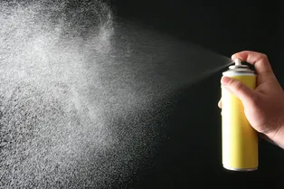 От пота, мозолей и прыщей: 14 способов использовать привычный дезодорант