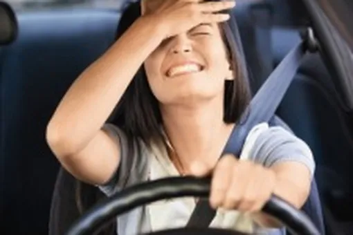 Безопасность на дороге: женщина за рулем