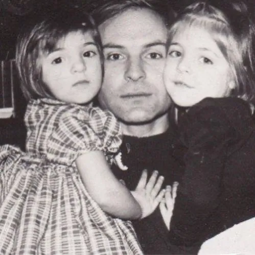 Родион Нахапетов с дочерьми Марией и Анной