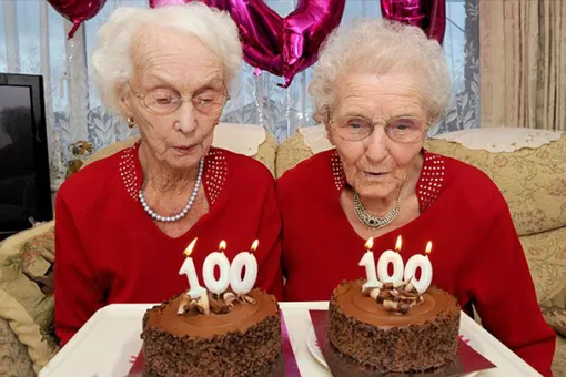 Старушки-близнецы отпраздновали столетие и попросили о трогательном подарке