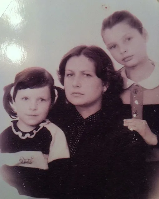 Наталия и Светлана Антоновы с мамой Галиной