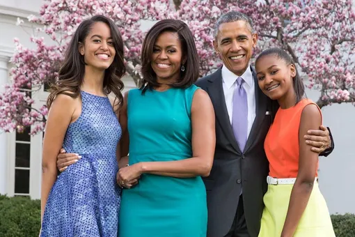 «Жизнь, полная приключений»: Мишель Обама показала романтичное фото с мужем в годовщину брака